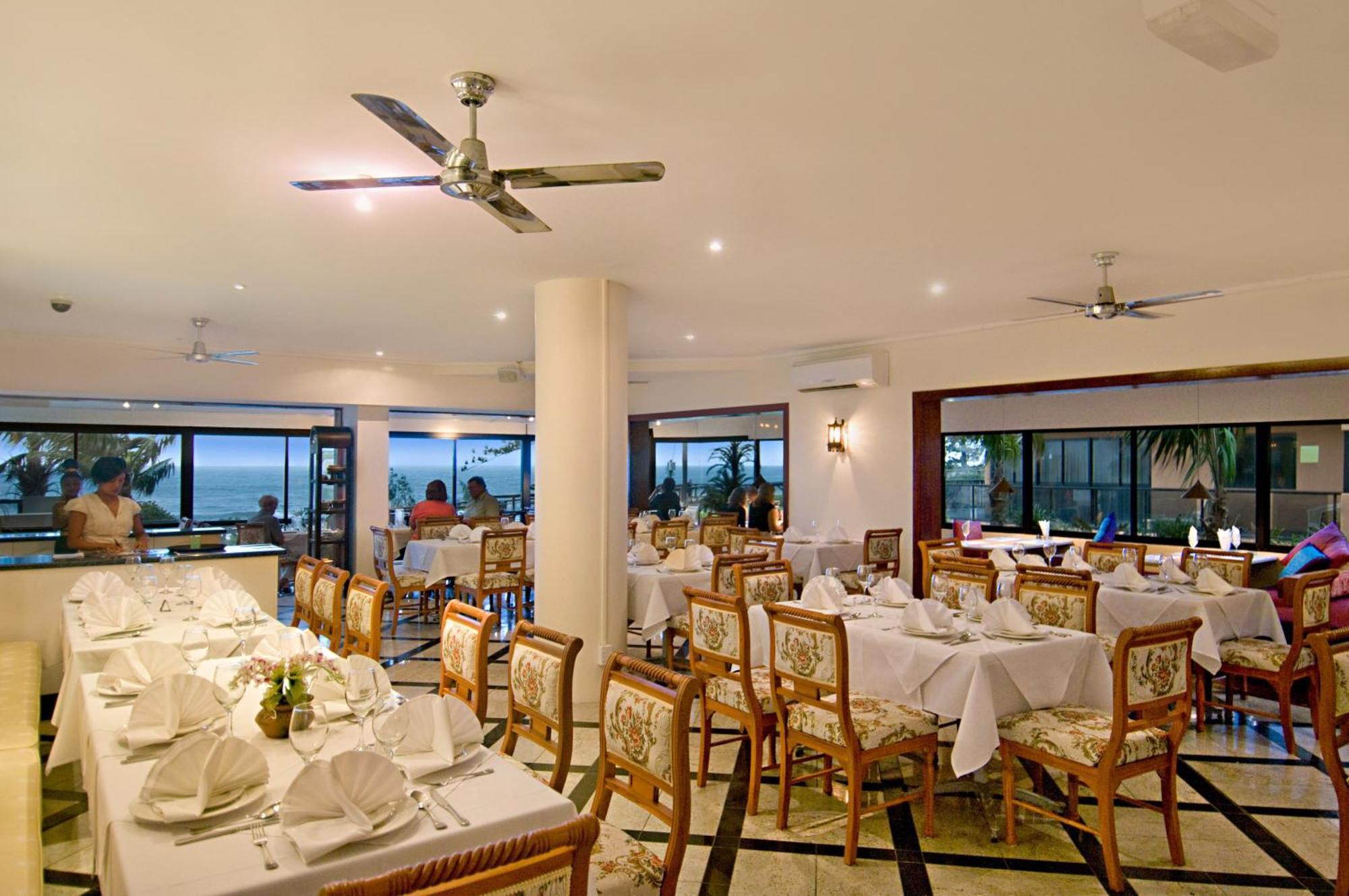 Clubb Coolum Beach Resort Sunshine Coast מראה חיצוני תמונה